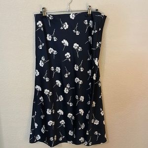 Slip skirt by Ann Taylor Factory - size M